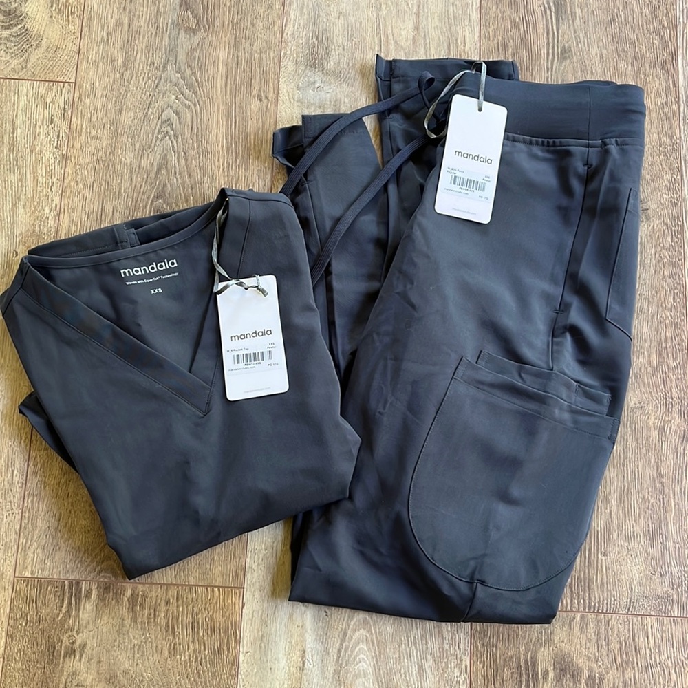 Women’s scrub set, new with tags